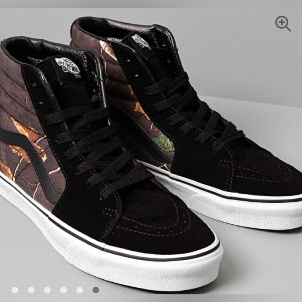 VANS SK8-HI (REALTREE XTRA Only Worn  once. Smoke free pet free. Men’s 8.5 W 10